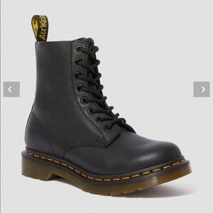 Dr. Martens 1460 Pascal Virginia Black Boots